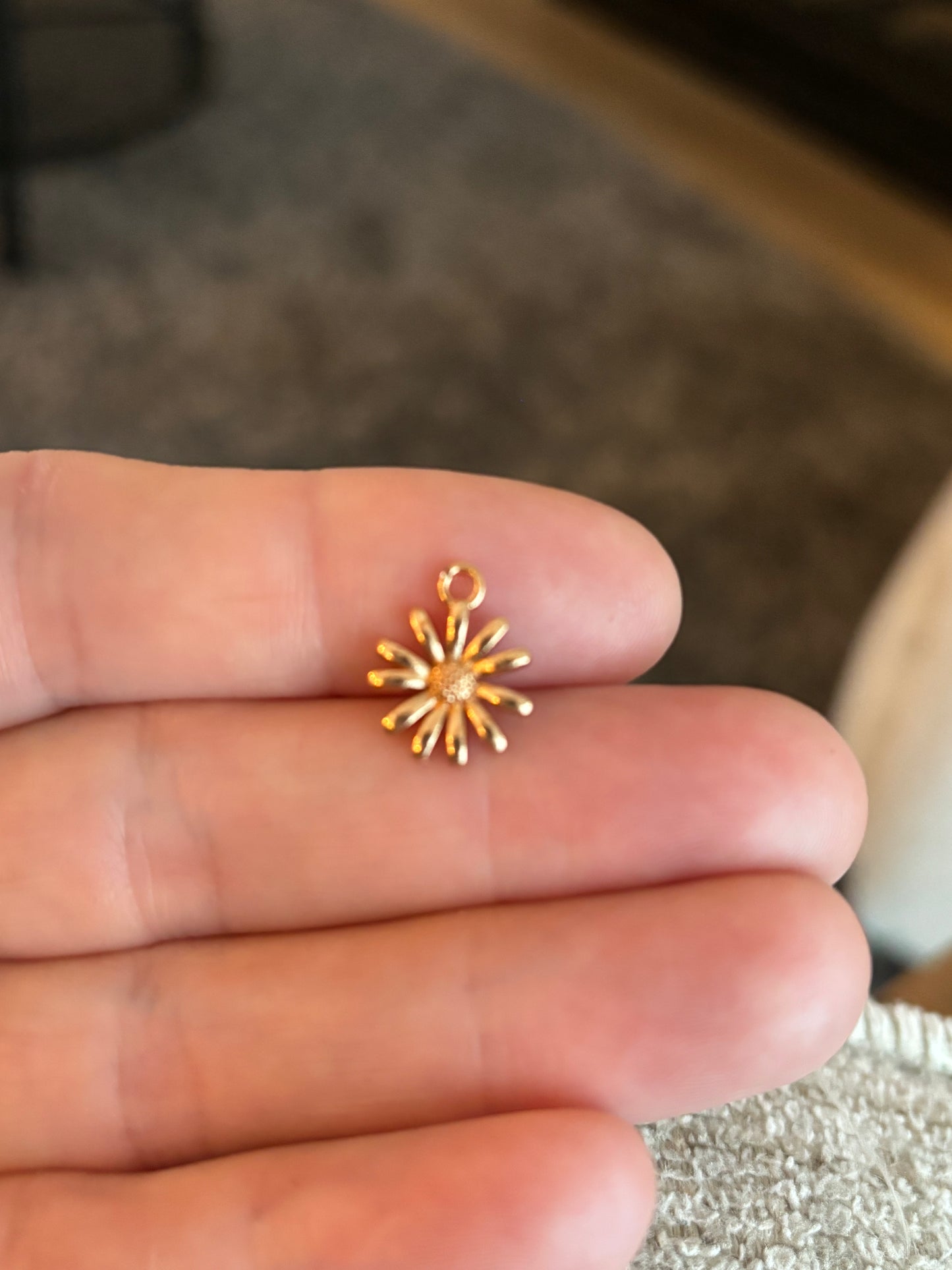 Gold Plated Daisy Flower 14.5mm x 12mm