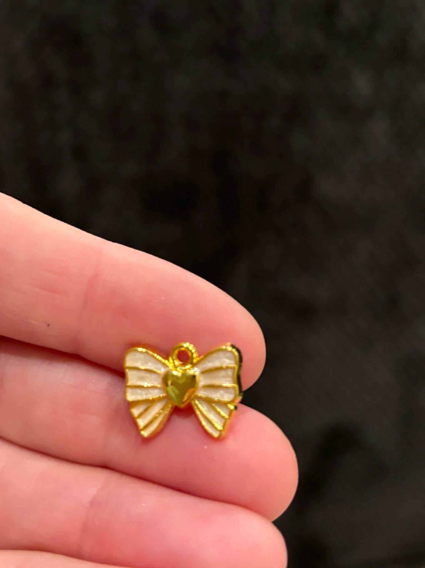 Bow with heart center