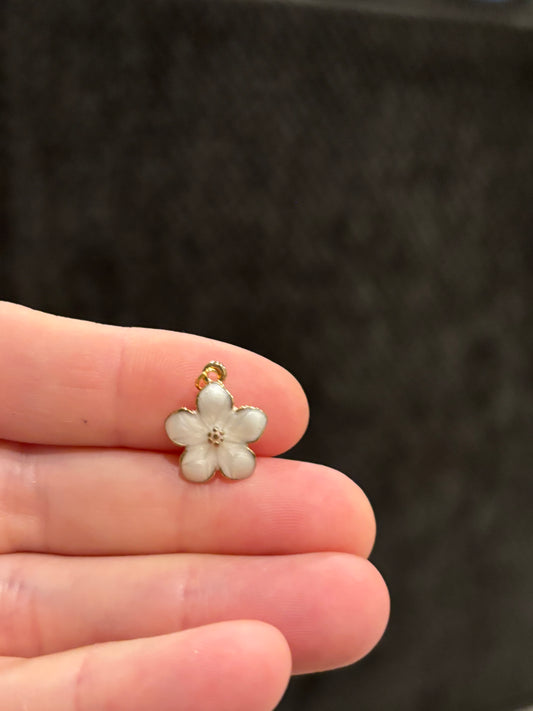 White flower charm